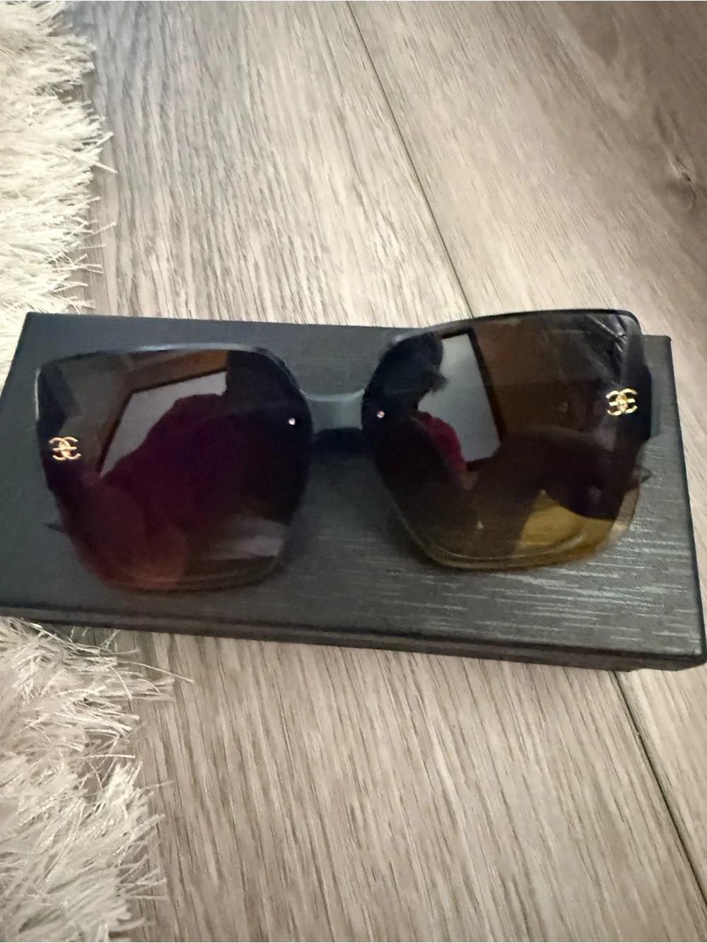Chic Oversized Black Gradient Sunglasses with Gold Logo